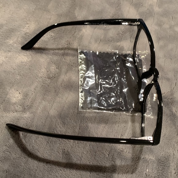 Style glasses - Picture 3 of 5